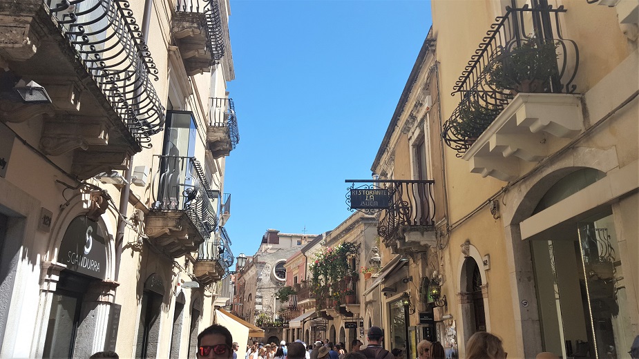 taormina things to do - corso umberto