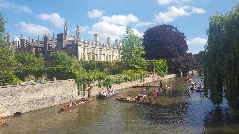 Things To Do In Cambridge For Couples - river punting